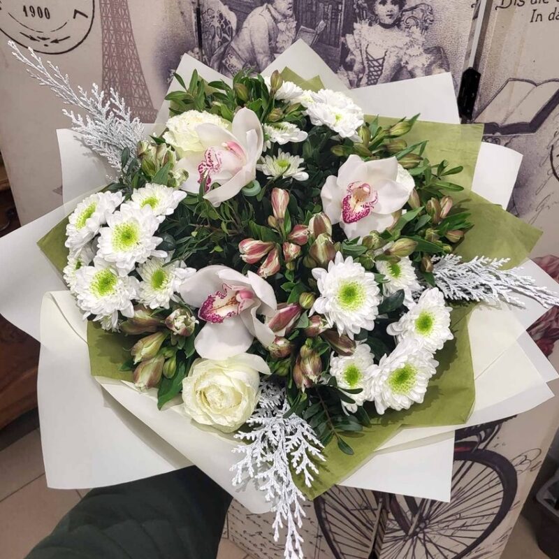 Lillekimp valgetes/rohelistes toonides